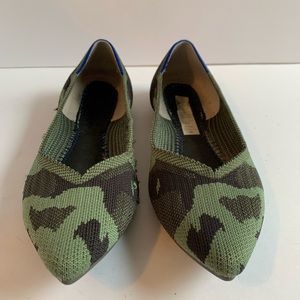 Rothys Camo Point flats